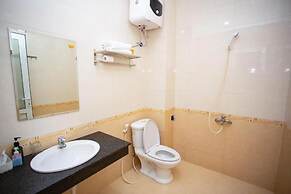 Hoa Binh Tam Dao Hotel