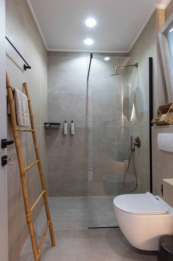Linari Sea & Suites