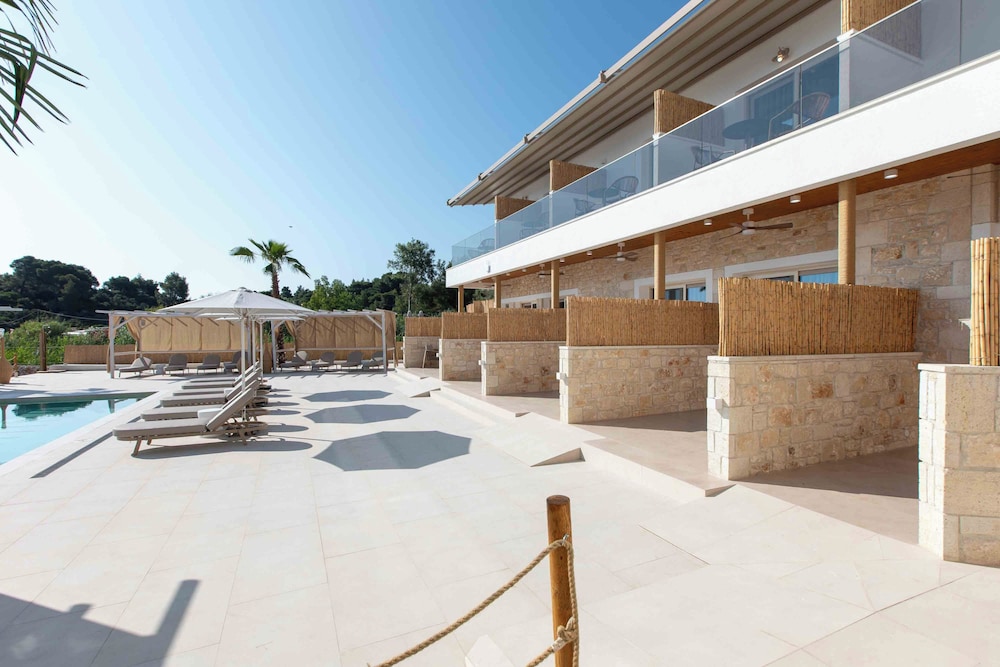 Linari Sea & Suites