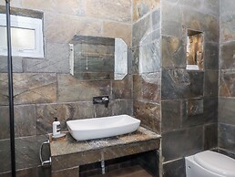 Delmonte Lodge