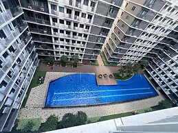 Shore 3 Pool View w Balcony near MOA