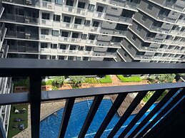 Shore 3 Pool View w Balcony near MOA