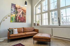Historical 1BR Penthouse with Sauna
