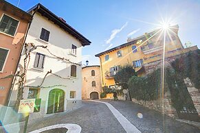 Lory-cosy Gardone Old Town&vittoriale