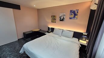 HOTEL DEMEURE