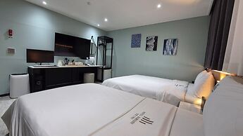 HOTEL DEMEURE