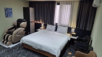 HOTEL DEMEURE