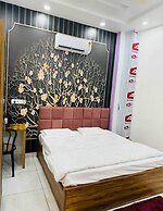 R3 HOTEL