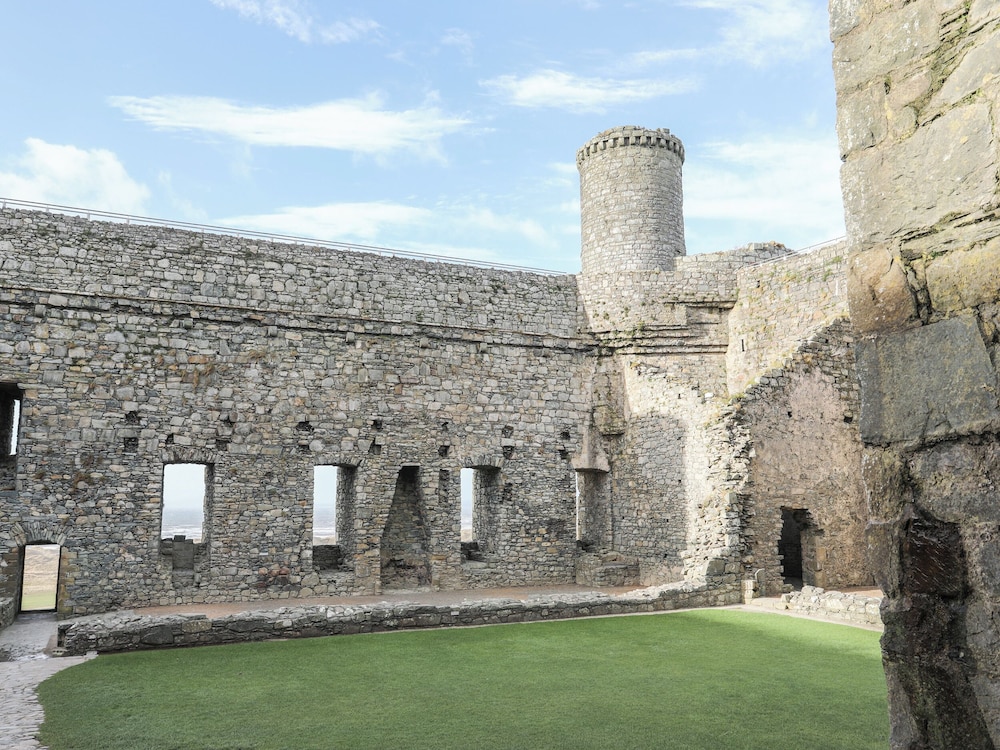 Harlech Apartments - Gwern