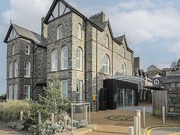 Harlech Apartments - Gwern