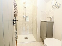 12 Manor Farm Close