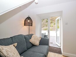 Riverside Cottage No 5