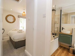 Riverside Cottage No 5