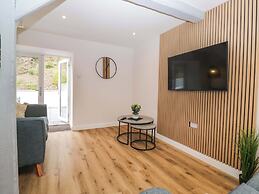 Riverside Cottage No 5