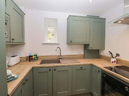 Riverside Cottage No 5