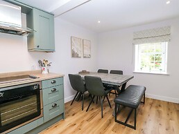 Riverside Cottage No 4