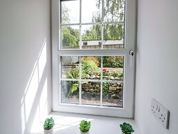 Riverside Cottage No 4