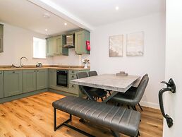 Riverside Cottage No 4