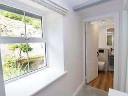 Riverside Cottage No 4
