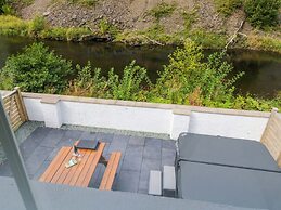 Riverside Cottage No 4