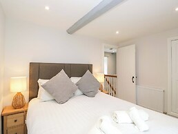 Riverside Cottage No 4