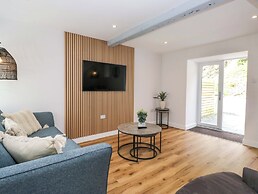 Riverside Cottage No 4