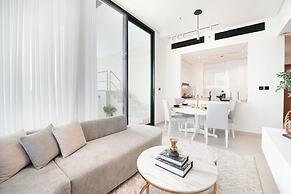 Easygo- Lux 2BR / Private Pool JVC Onyx