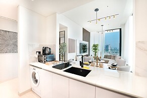 Easygo- Lux 2BR / Private Pool JVC Onyx