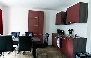 Modern Holiday Apartment With Lake View