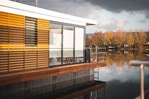 Schones Hausboot in Hoxter