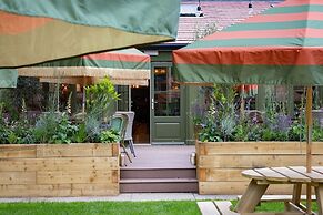 The Ragged Robin - A Heartwood Inn