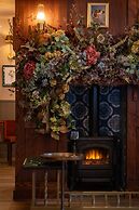 The Ragged Robin - A Heartwood Inn