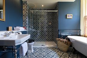 The Ragged Robin - A Heartwood Inn