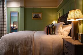The Ragged Robin - A Heartwood Inn
