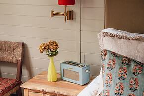 The Ragged Robin - A Heartwood Inn