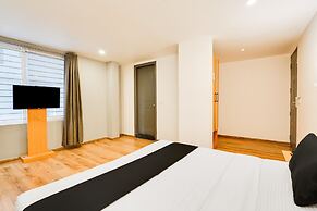 Super Townhouse Oak Indiranagar