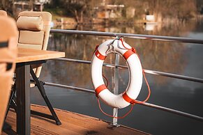 Schones Hausboot in Hoxter
