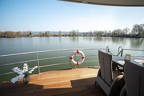 Schones Hausboot in Hoxter
