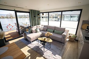 Schones Hausboot in Hoxter