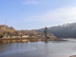 No.18 Riverside Walk