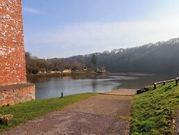No.15 Riverside Walk