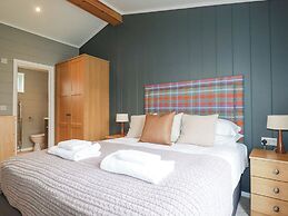 6 Meadow Retreat