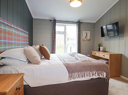 6 Meadow Retreat