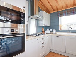 6 Meadow Retreat