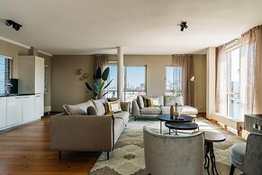 Harbor Breeze: Modern Stay