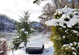 Holiday Apartment With Lake View