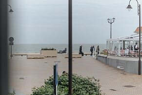 Seaview Apartment in De Haan for two