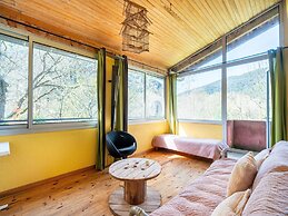 Vintage Retreat by the Vis