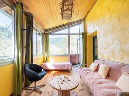 Vintage Retreat by the Vis
