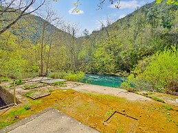 Vintage Retreat by the Vis